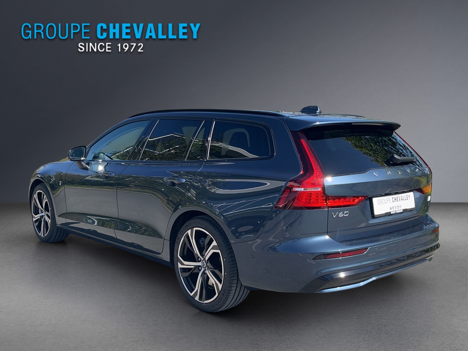 VOLVO V60 T6 eAWD Plug in Hybrid Plus Dark Geartronic-showroom-element-3