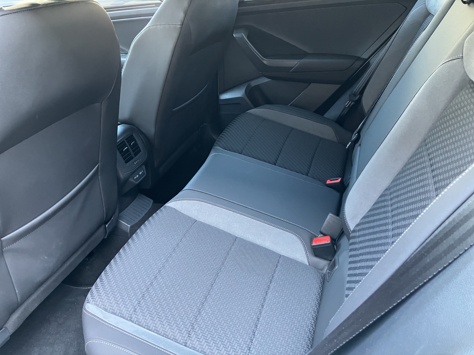 VW T-Roc 2.0 TSI Sport DSG 4Motion-image-7