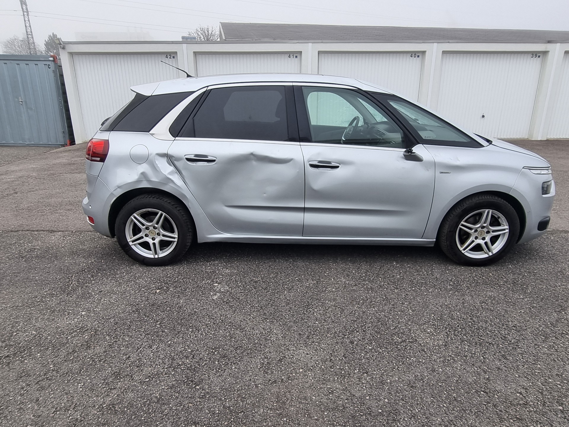 CITROEN C4 Picasso 1.6 e-HDi Exclusive ETG6-image-6