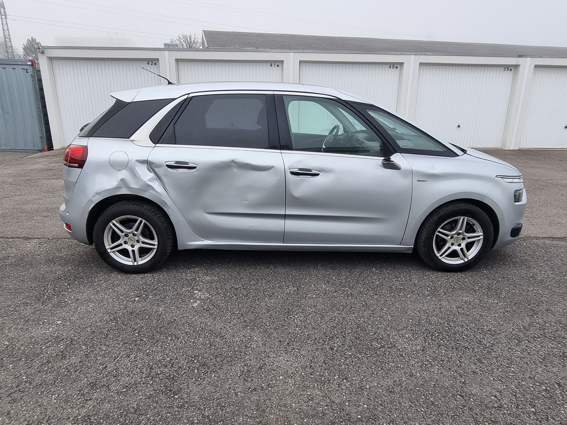 CITROEN C4 Picasso 1.6 e-HDi Exclusive ETG6-image-9