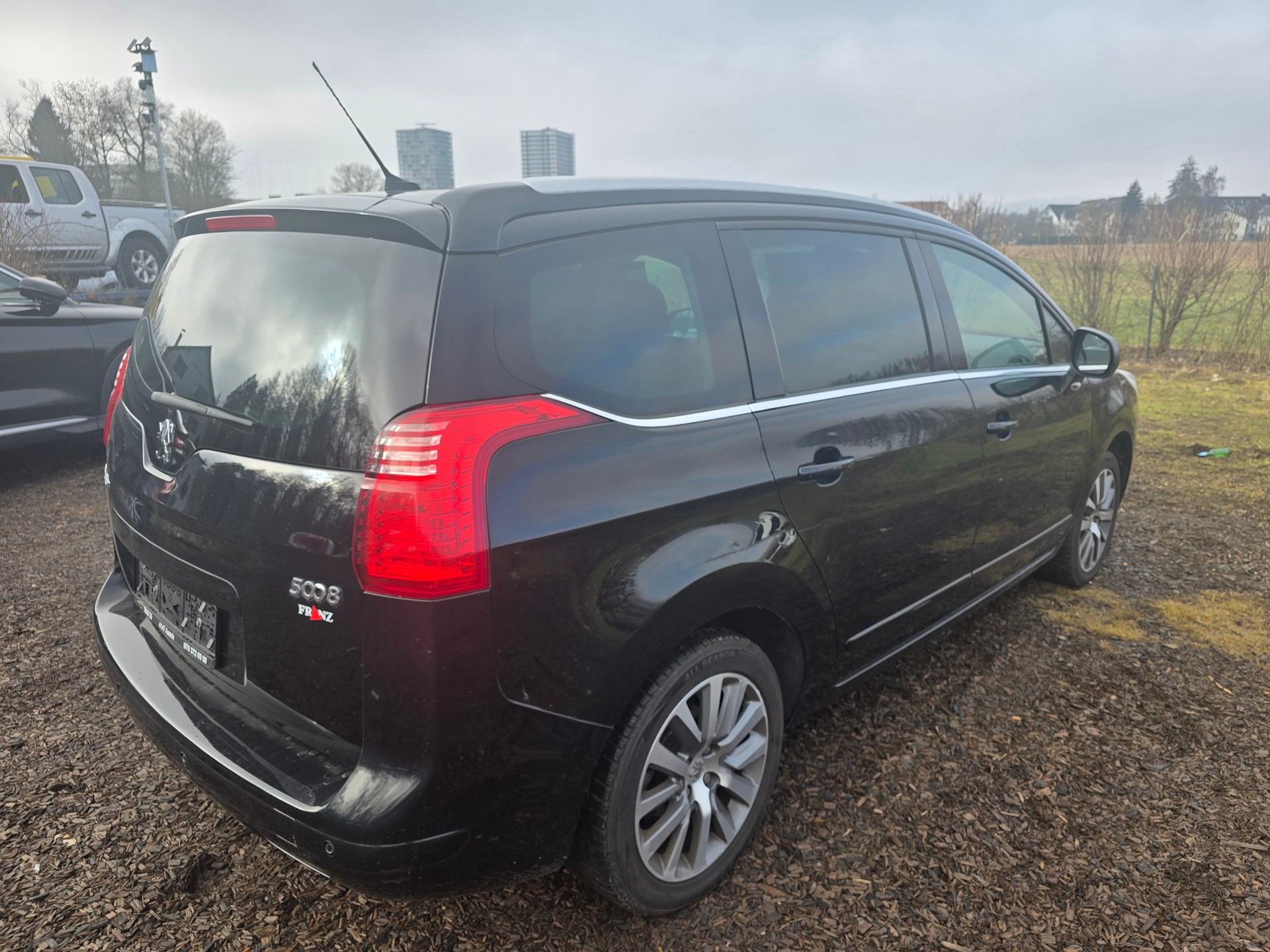 PEUGEOT 5008 1.6 16V T Allure Automatic-image-7