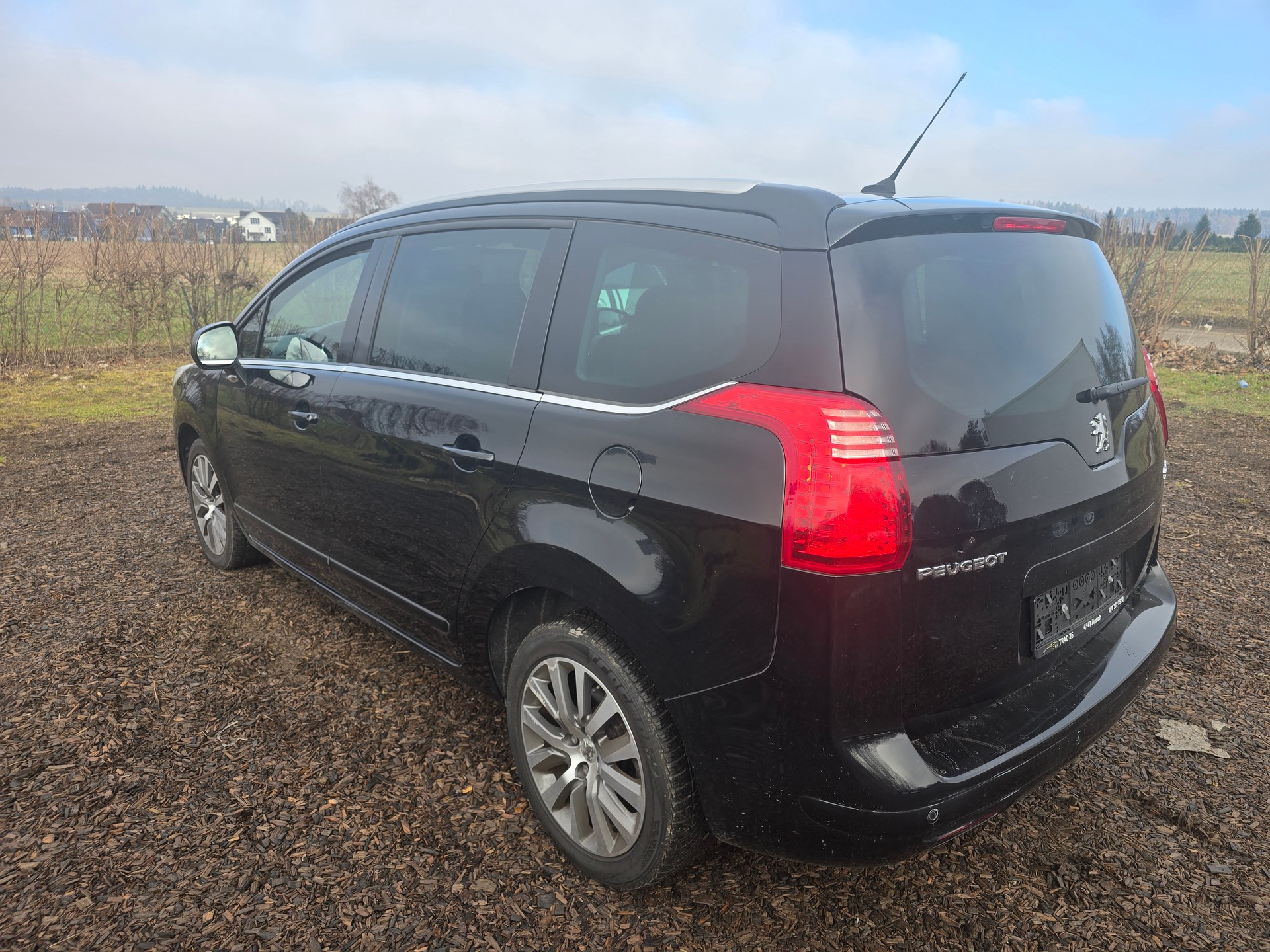 PEUGEOT 5008 1.6 16V T Allure Automatic-image-6