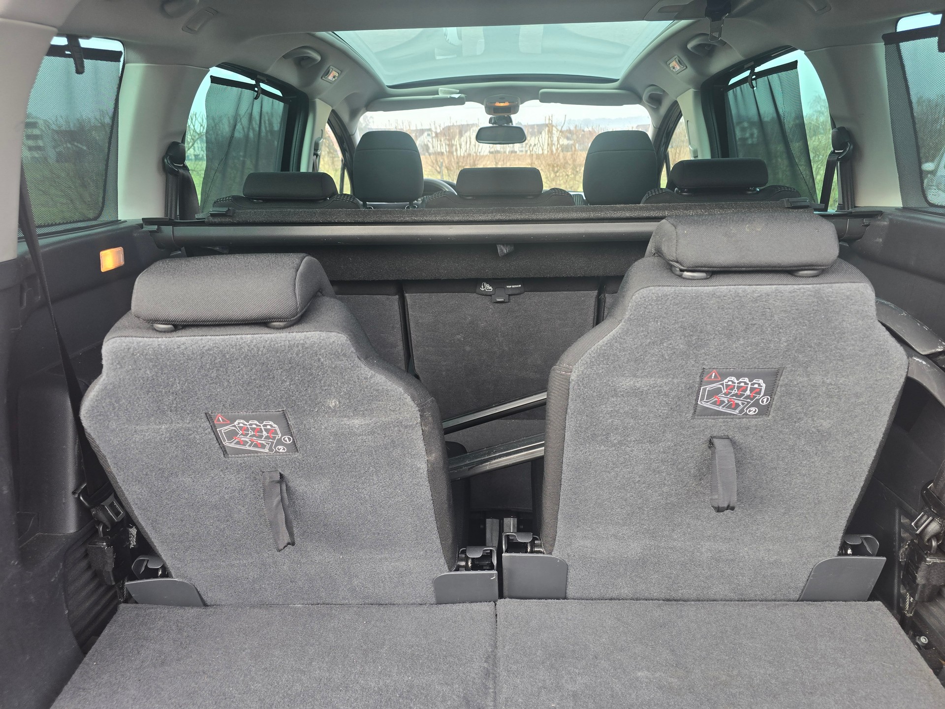 PEUGEOT 5008 1.6 16V T Allure Automatic-image-11