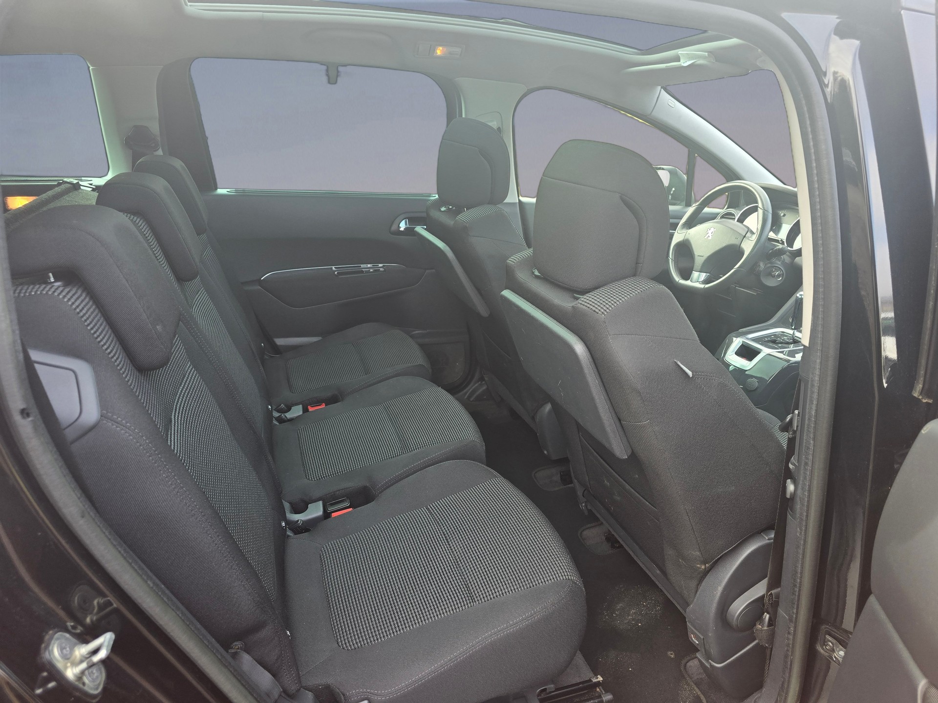 PEUGEOT 5008 1.6 16V T Allure Automatic-image-10