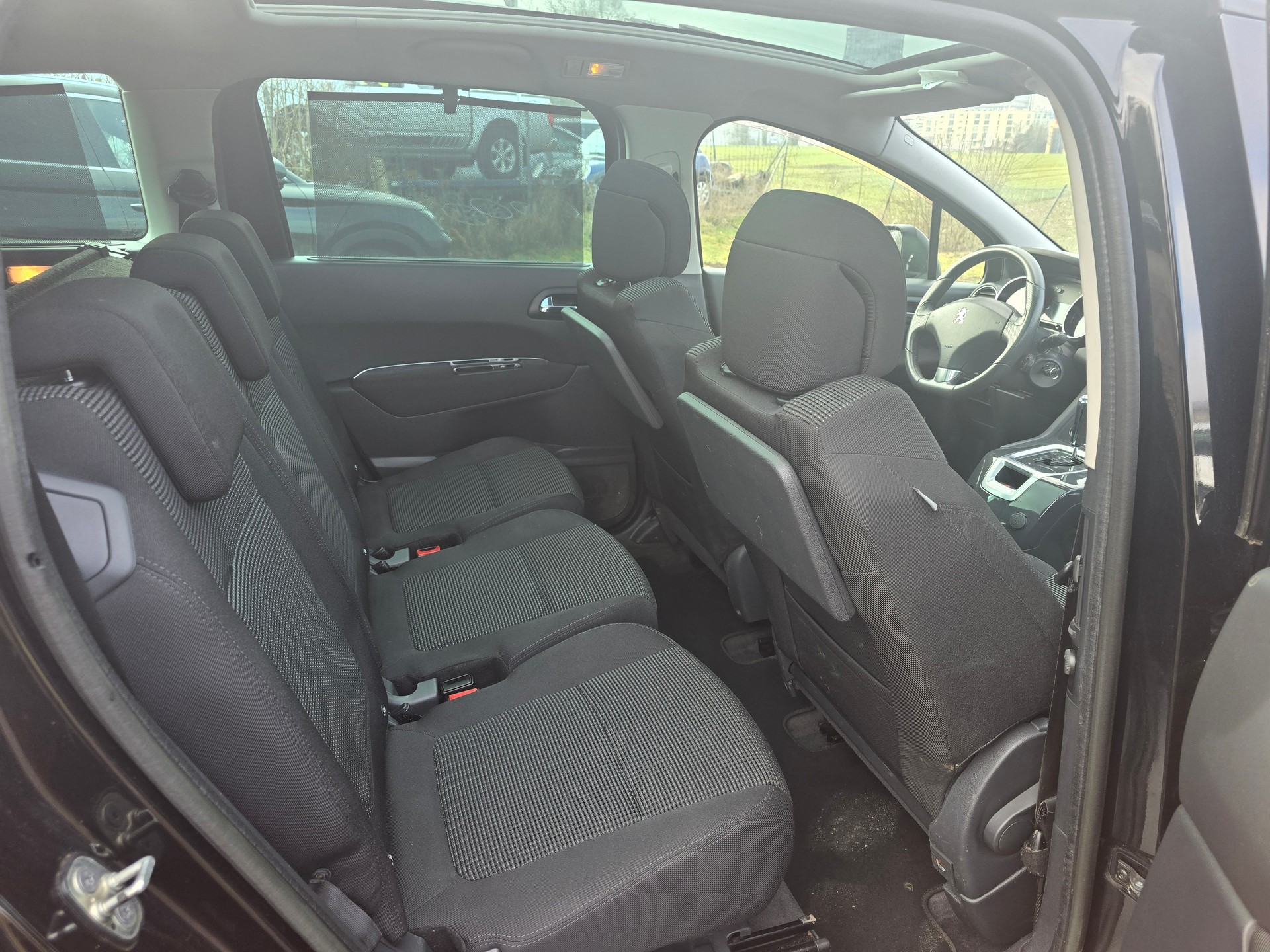PEUGEOT 5008 1.6 16V T Allure Automatic-image-10