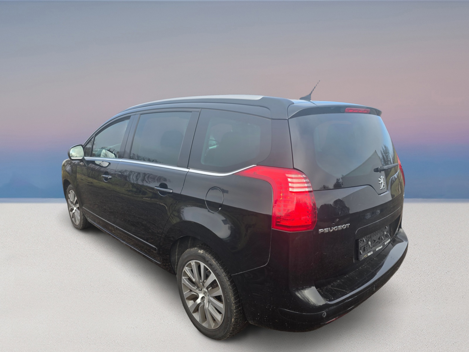 PEUGEOT 5008 1.6 16V T Allure Automatic-image-6