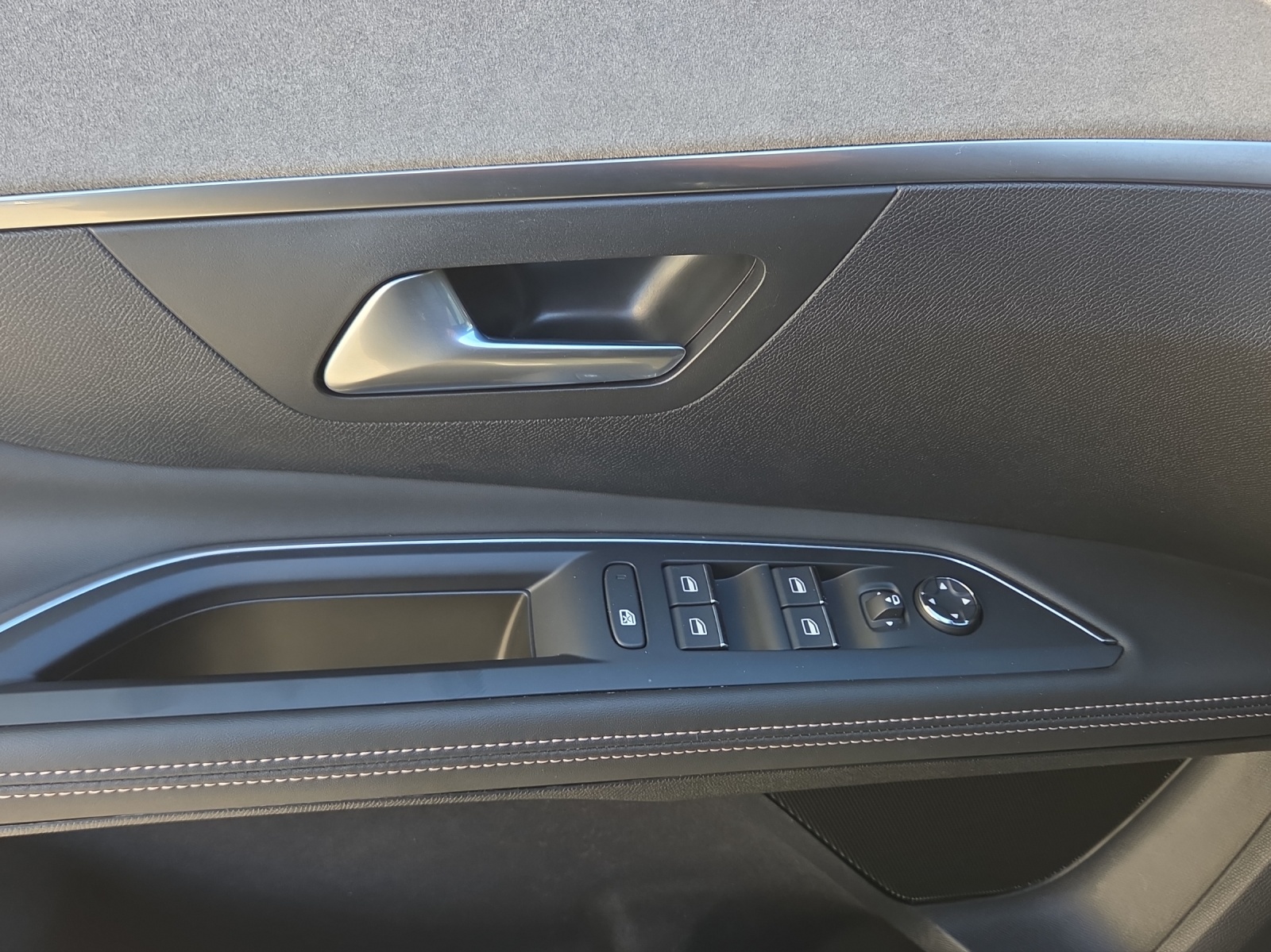 PEUGEOT 5008 1.5 BlueHDi GT EAT8-image-14