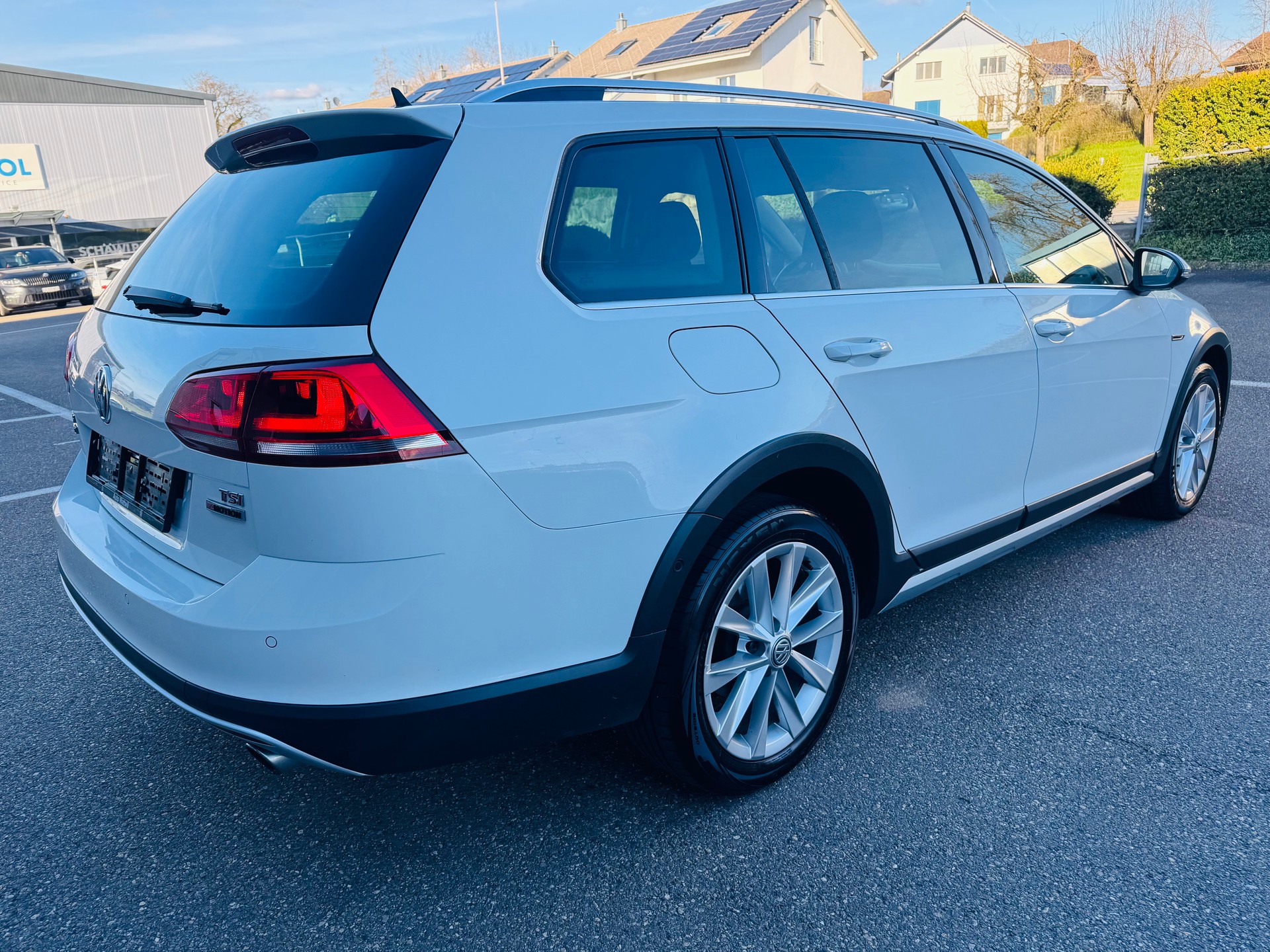 VW Golf 1.8 TSI Alltrack 4Motion-image-5