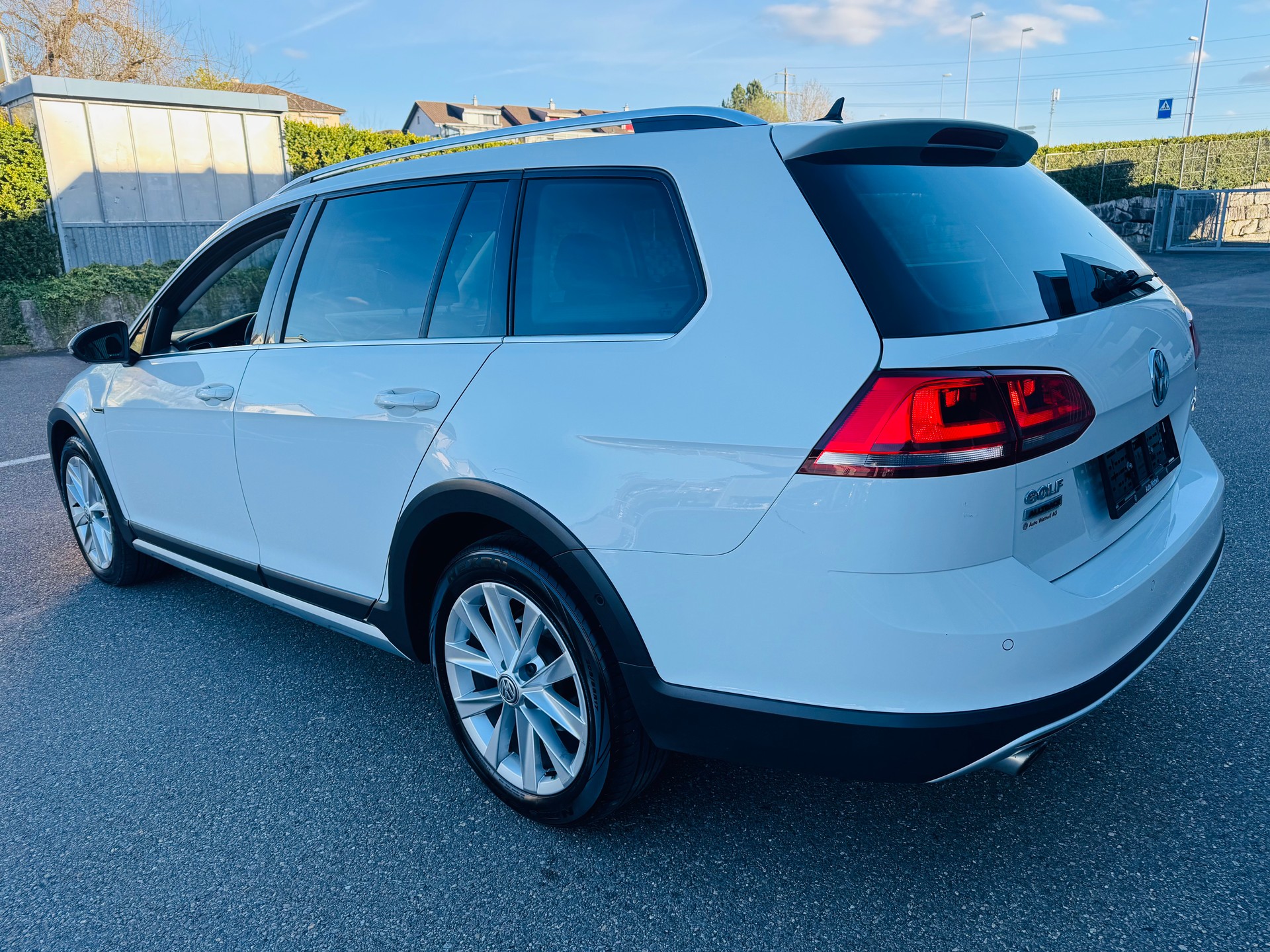 VW Golf 1.8 TSI Alltrack 4Motion-image-3