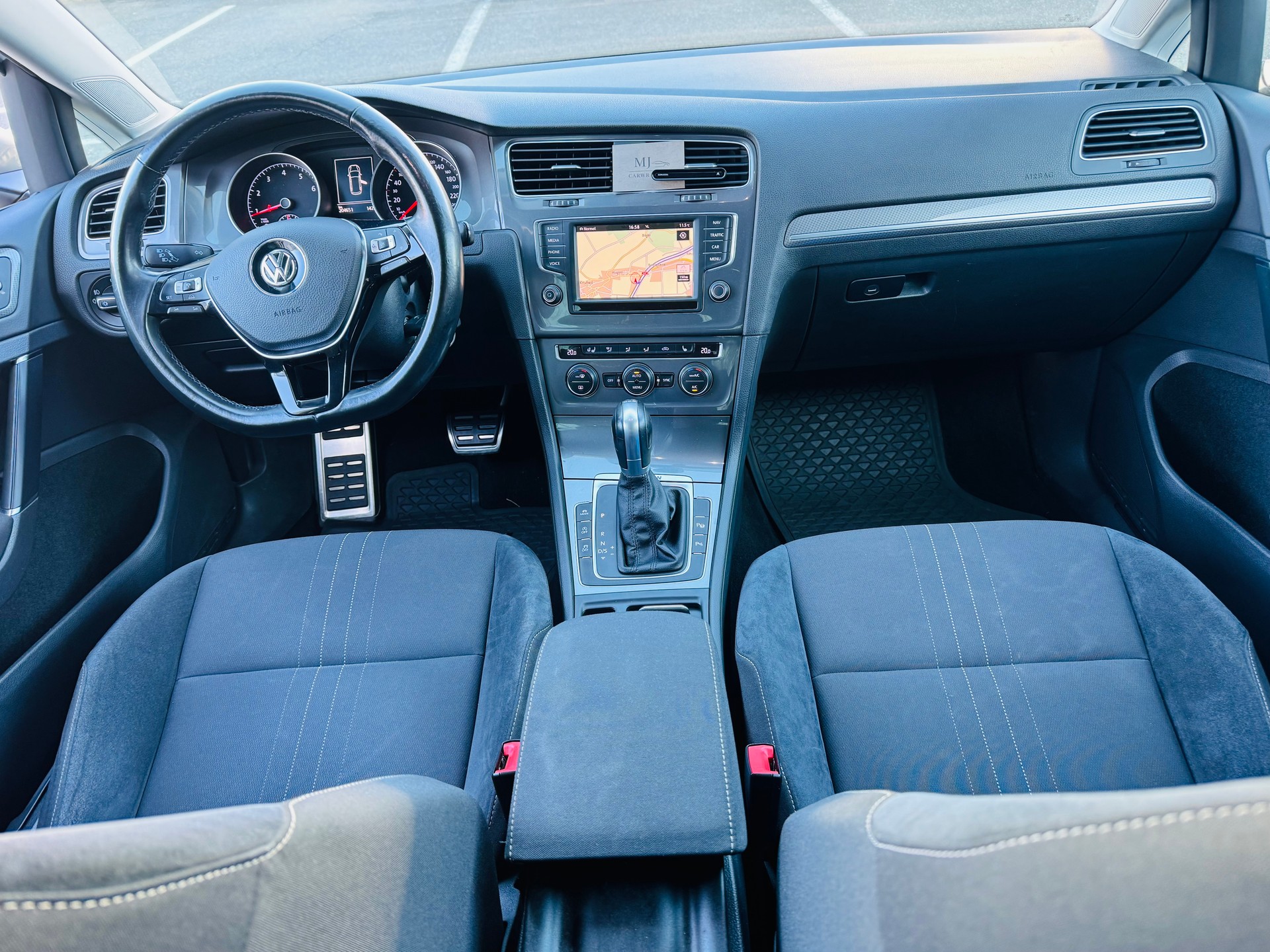 VW Golf 1.8 TSI Alltrack 4Motion-image-2