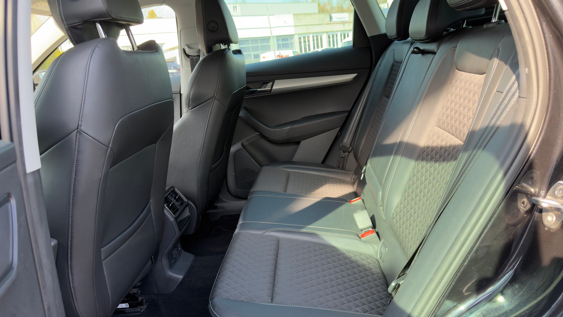 SKODA Karoq 1.6 TDI CR Smile-image-15