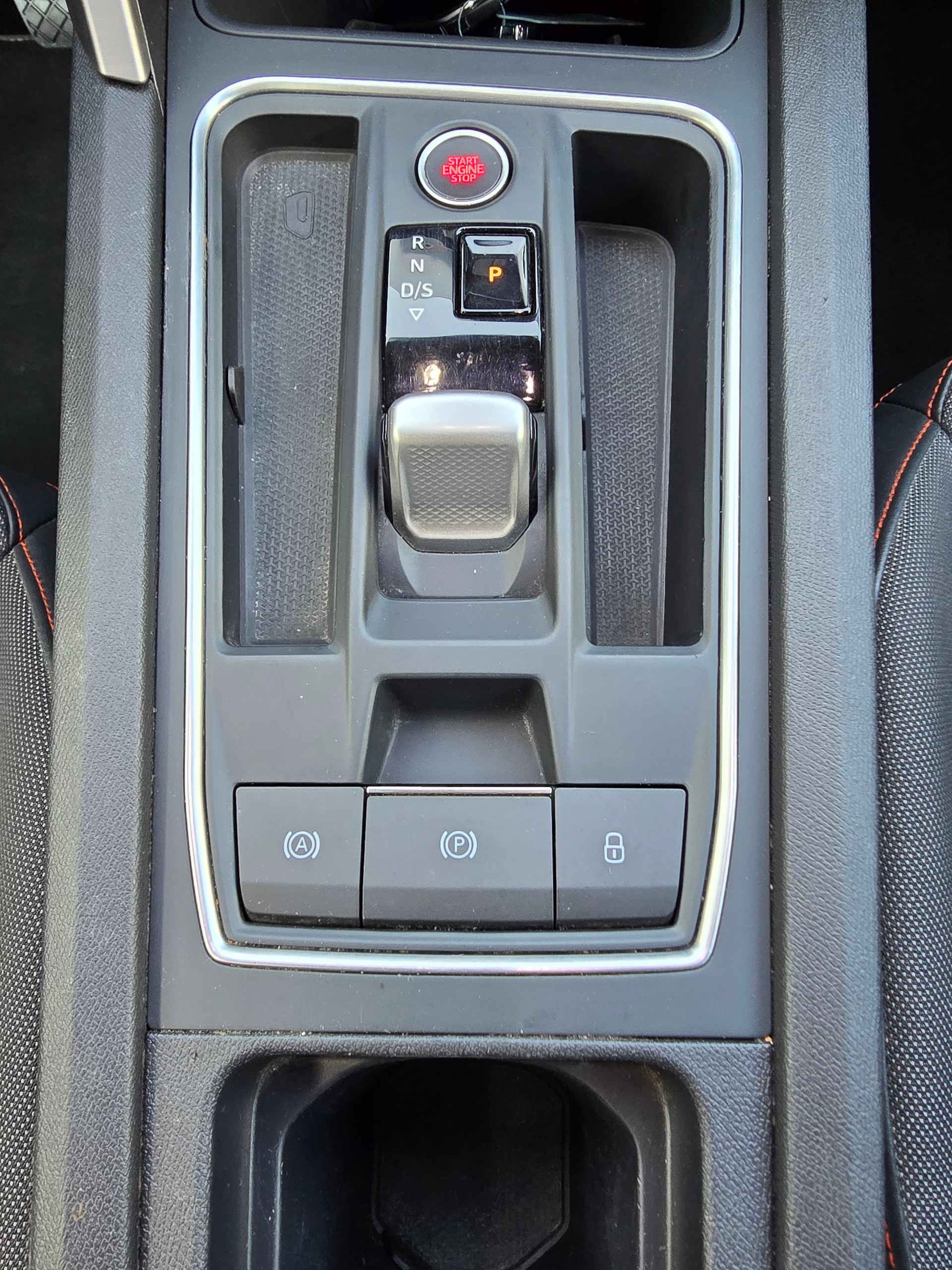 SEAT Leon 1.5 eTSI mHEV DSG FR-image-12