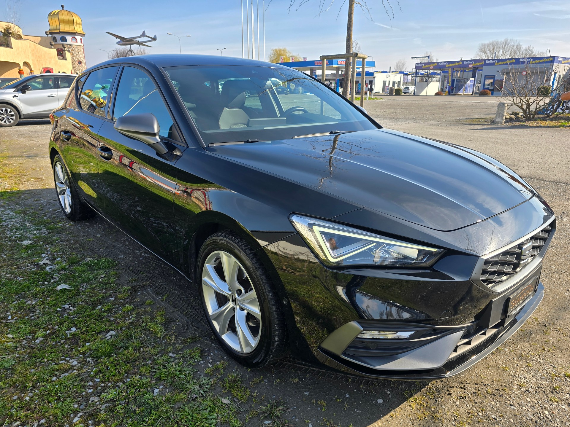 SEAT Leon 1.5 eTSI mHEV DSG FR-showroom-element-1