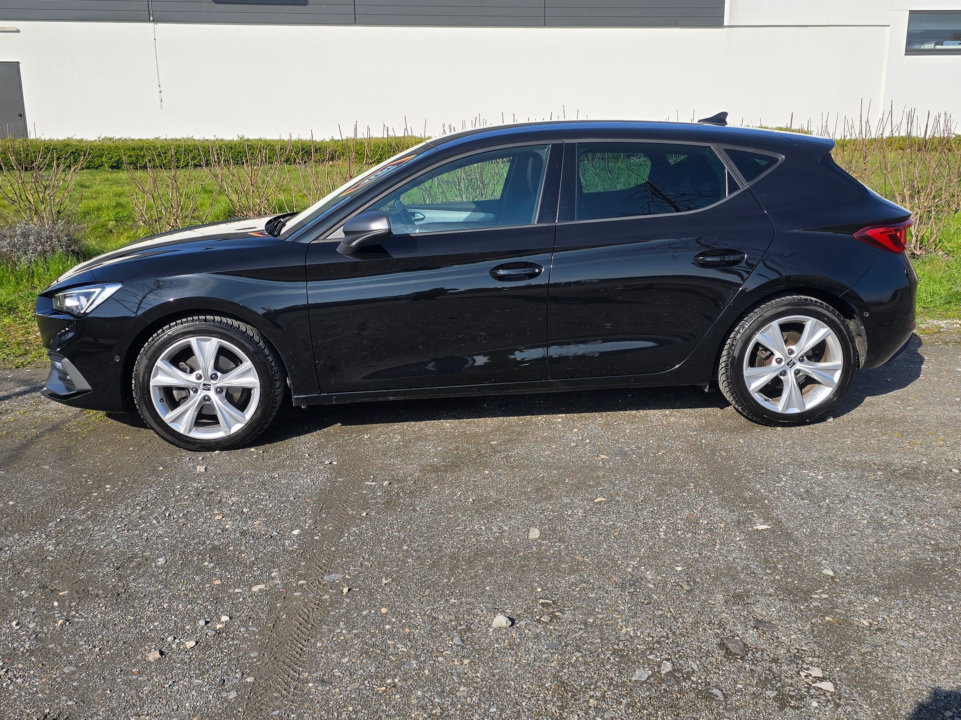 SEAT Leon 1.5 eTSI mHEV DSG FR-showroom-element-2