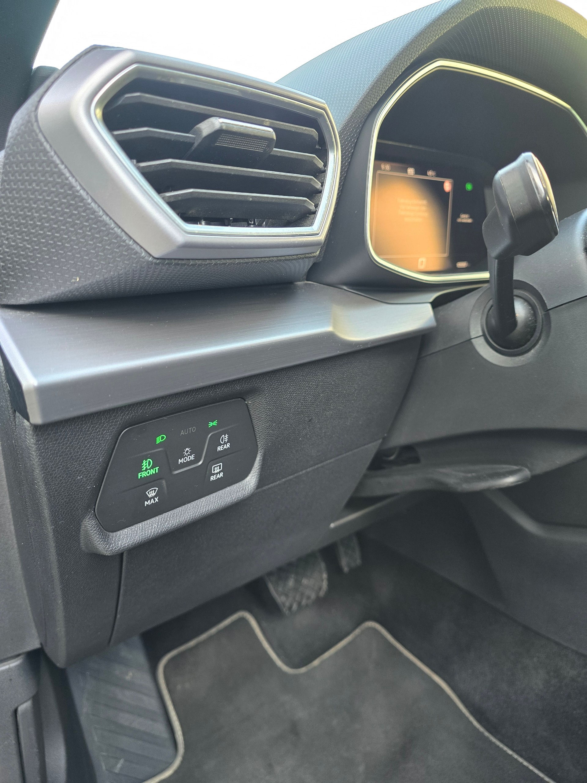 SEAT Leon 1.5 eTSI mHEV DSG FR-image-7