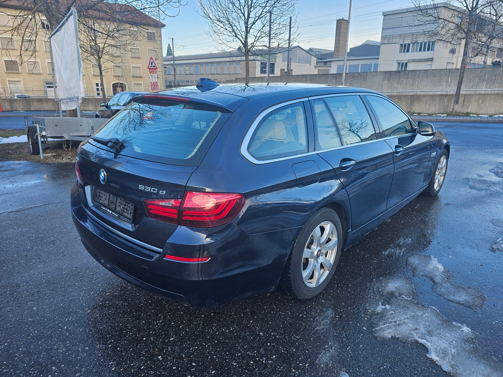 BMW 530d Touring xDrive Luxury Line Steptronic-image-4