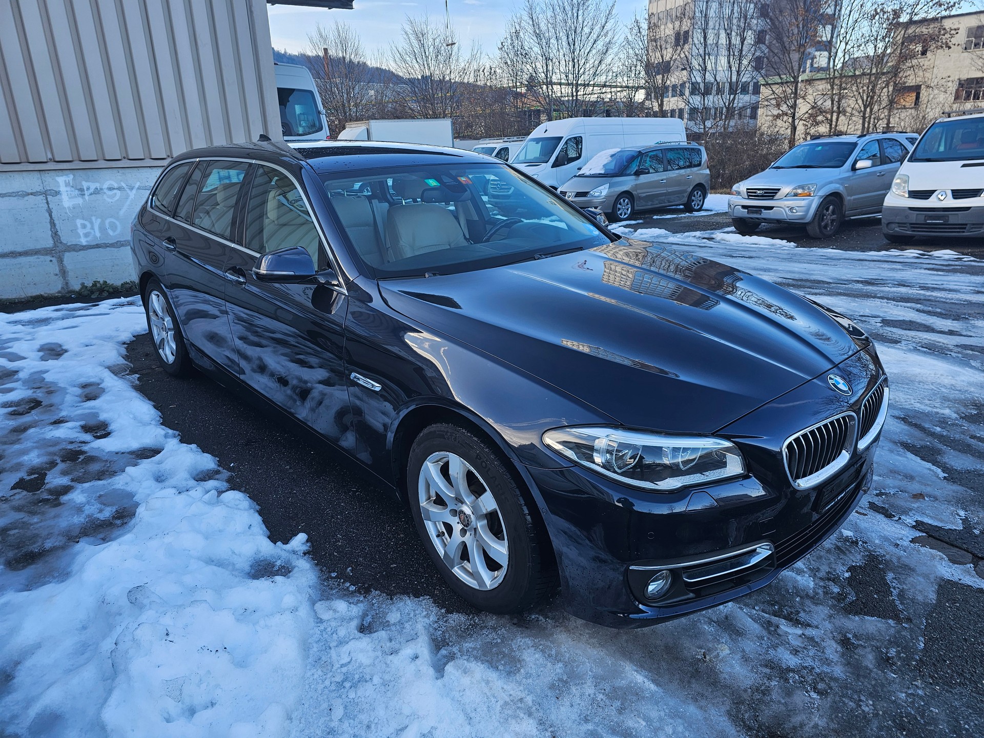 BMW 530d Touring xDrive Luxury Line Steptronic-image-3