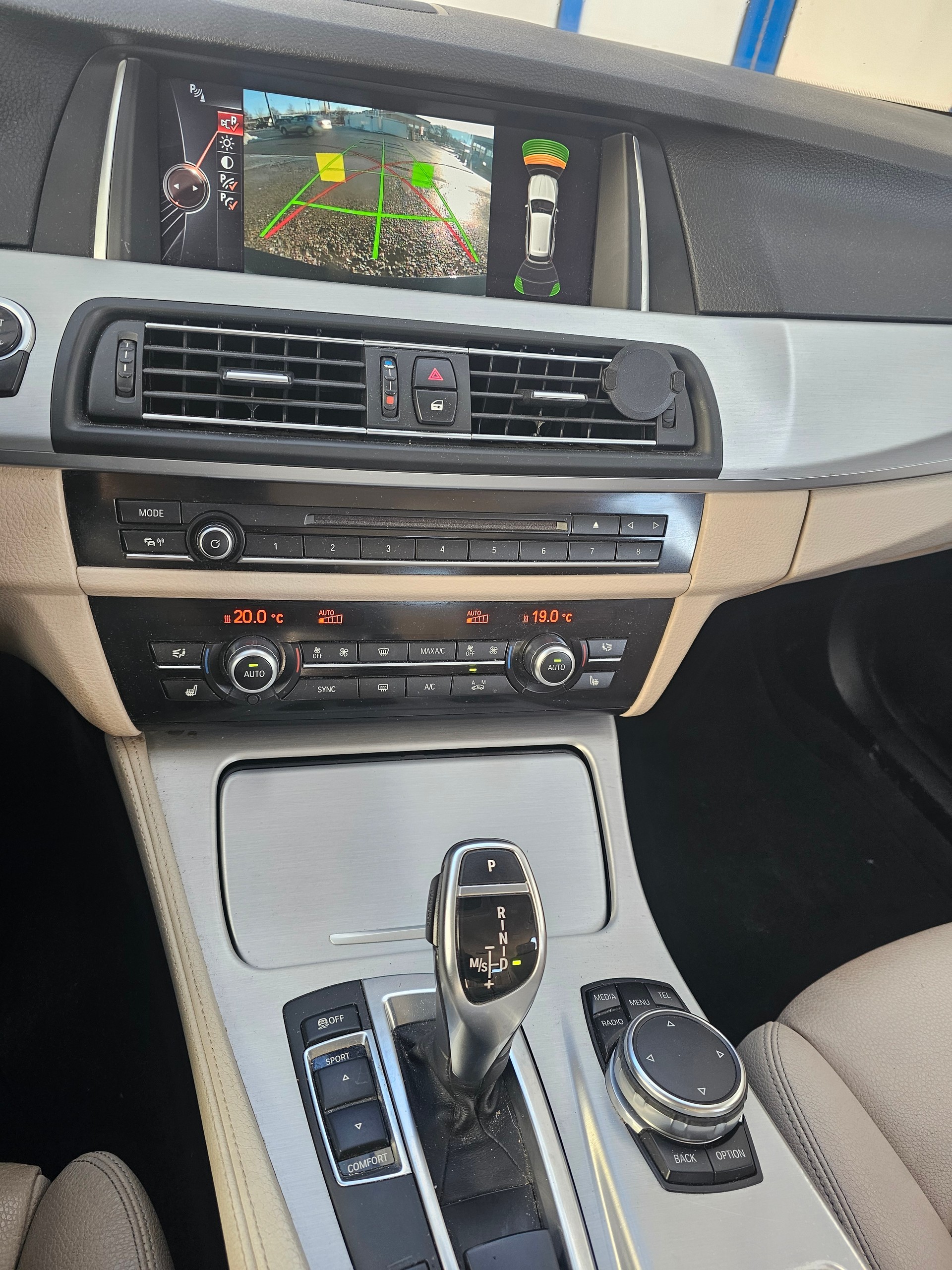BMW 530d Touring xDrive Luxury Line Steptronic-image-14