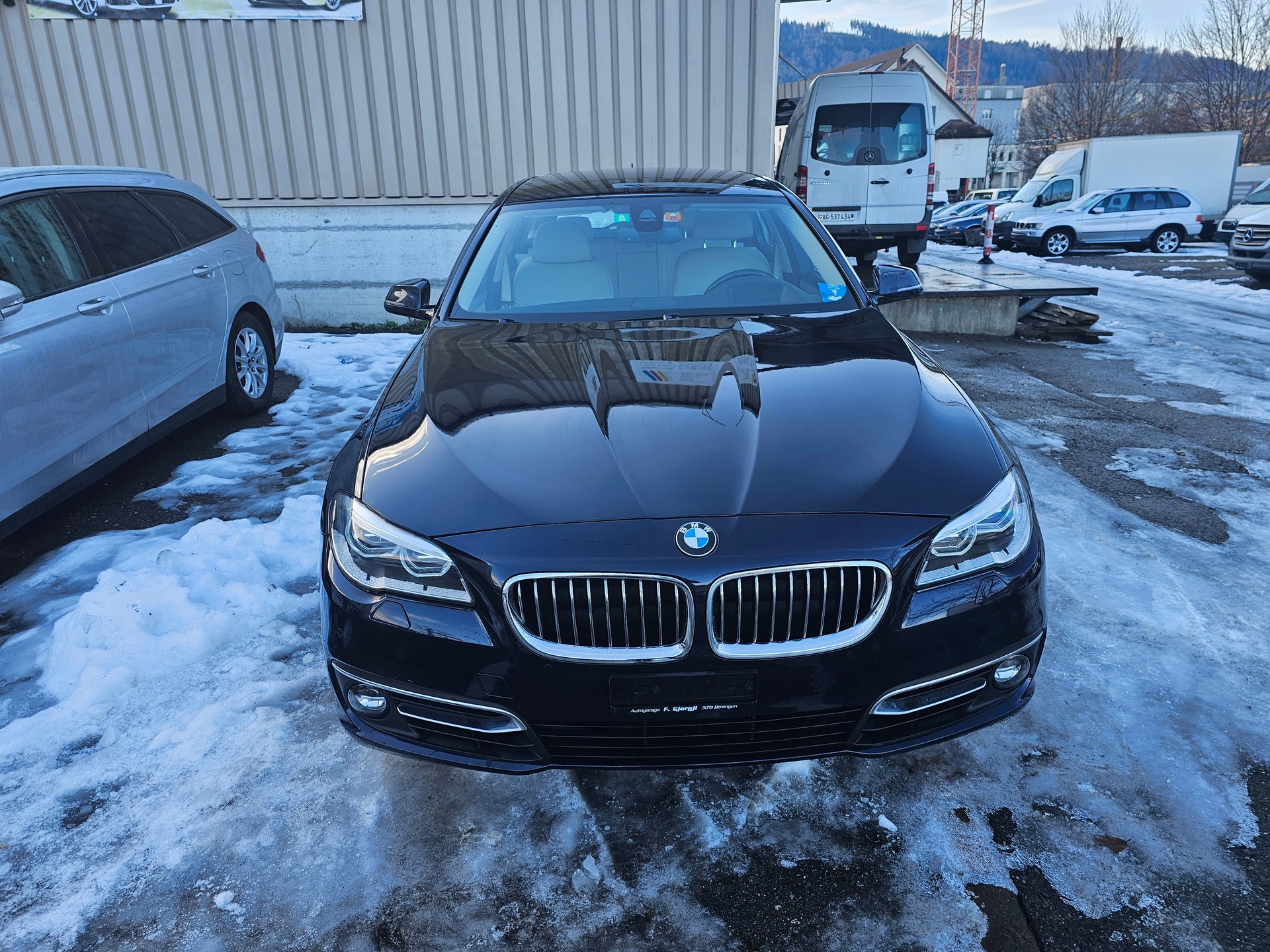 BMW 530d Touring xDrive Luxury Line Steptronic-image-2