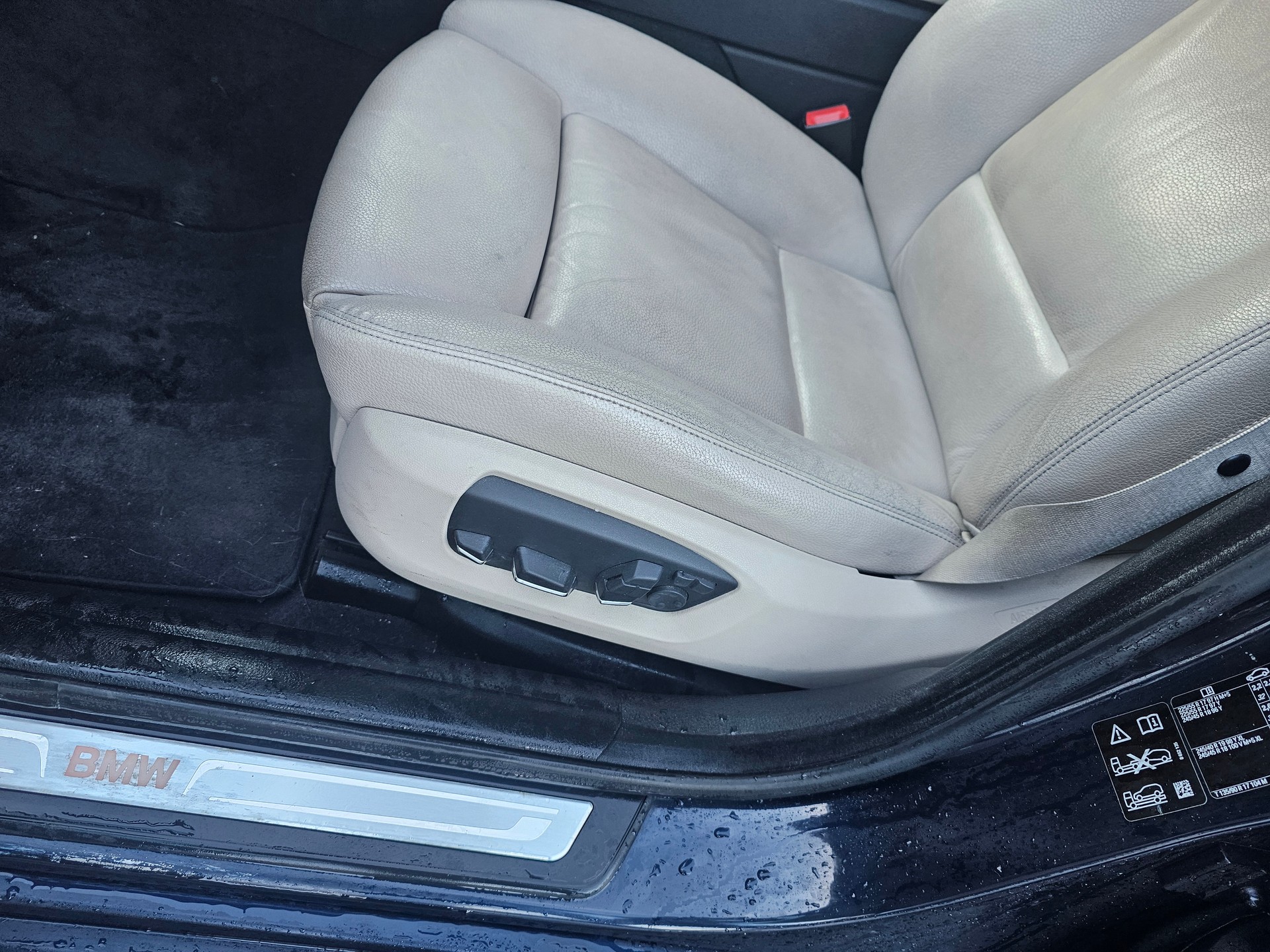 BMW 530d Touring xDrive Luxury Line Steptronic-image-10