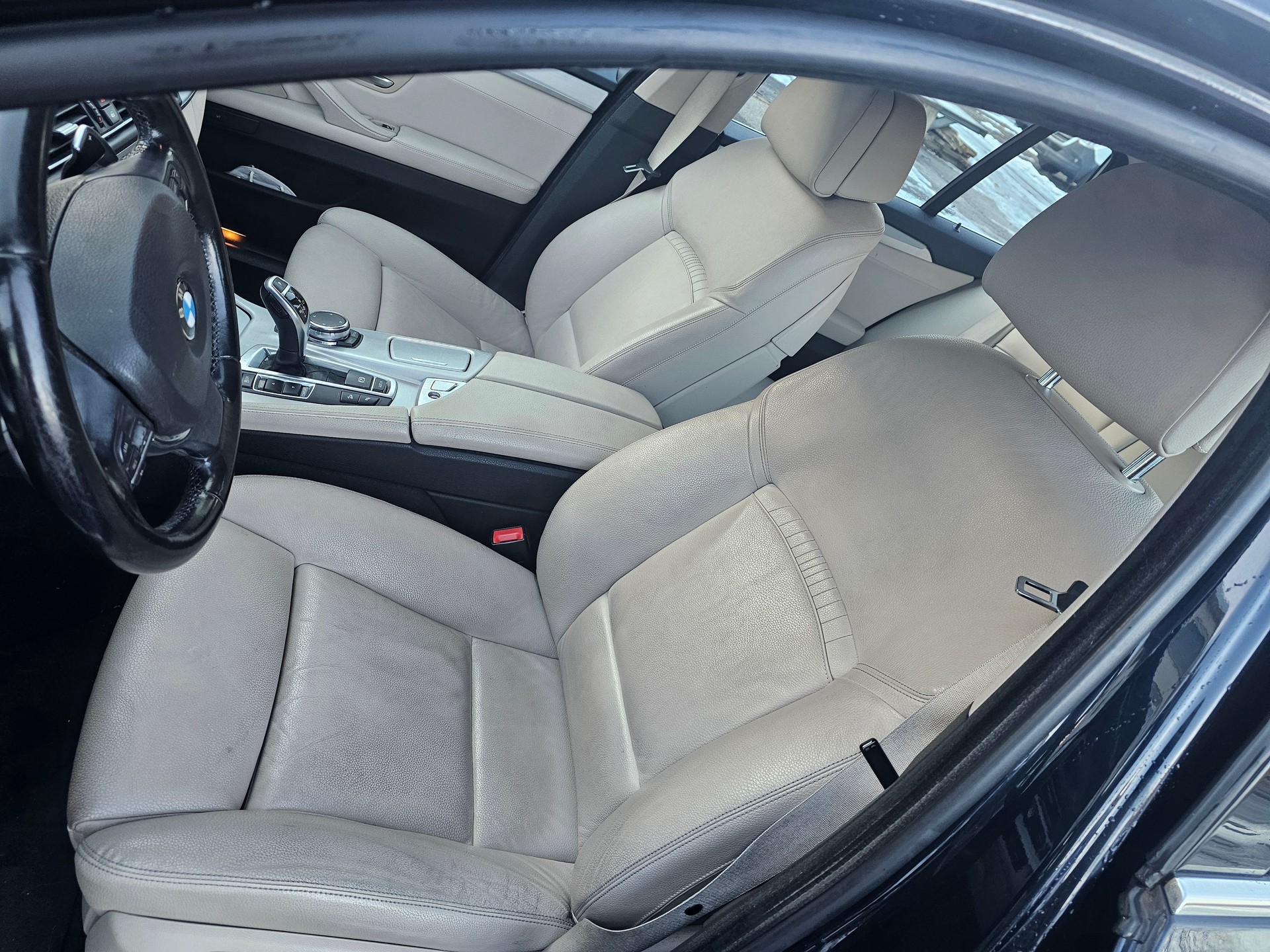 BMW 530d Touring xDrive Luxury Line Steptronic-image-13