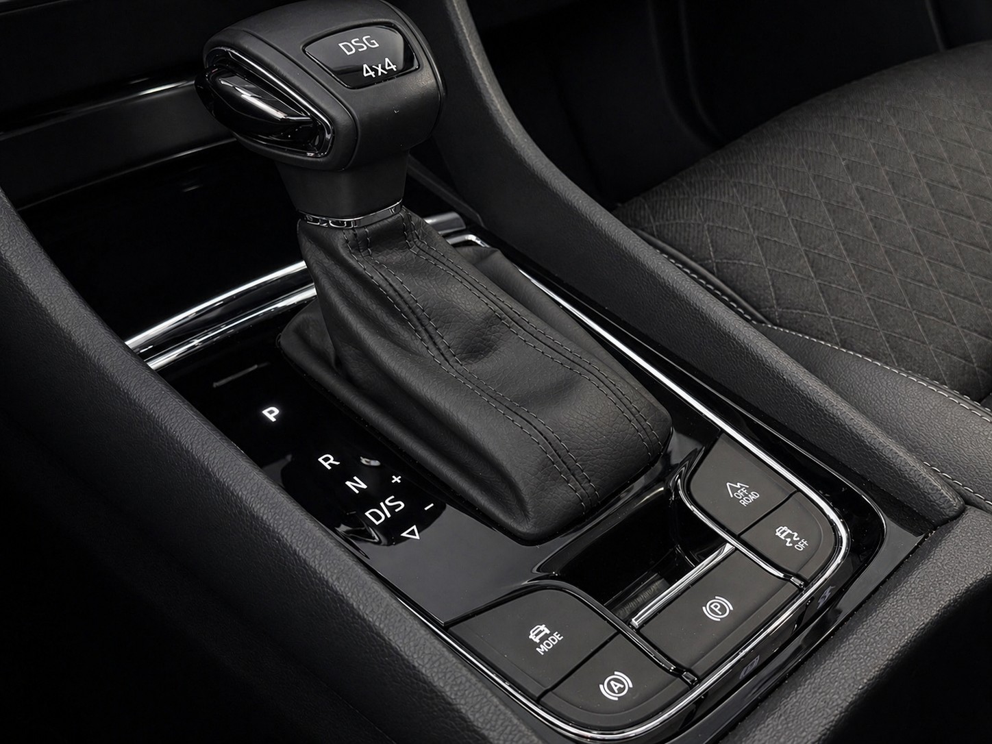 SKODA Karoq 2.0 TDI CR Ambition 4x4 DSG-image-8