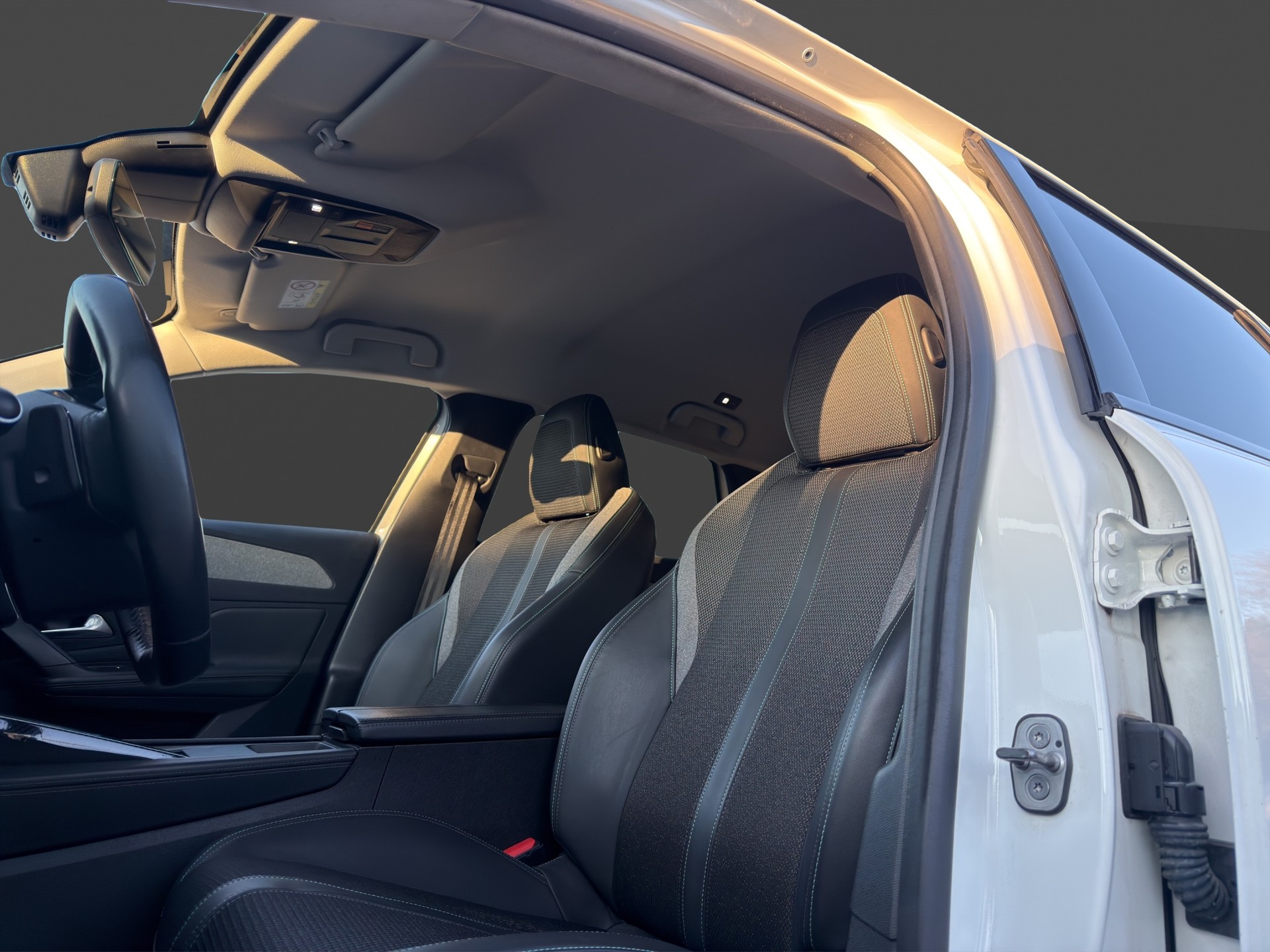 PEUGEOT 308 SW 1.5 BlueHDI Allure Pack EAT8-image-9
