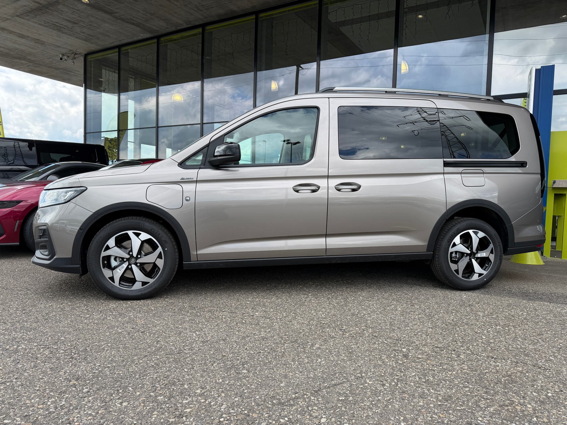 FORD Grand Tourneo Connect 1.5 PHEV Active Automat-showroom-element-3