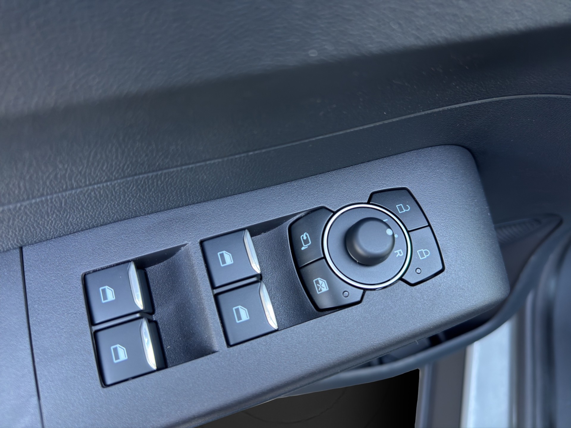 FORD E-Tourneo Courier Titanium Kombi 136 PS FWD-image-20