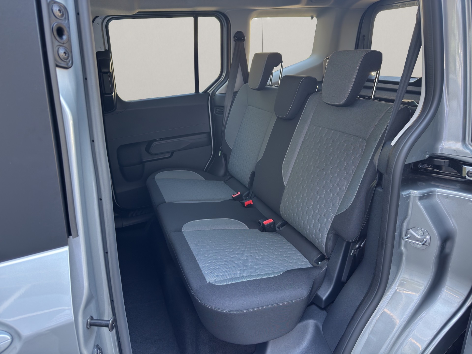 FORD E-Tourneo Courier Titanium Kombi 136 PS FWD-image-10