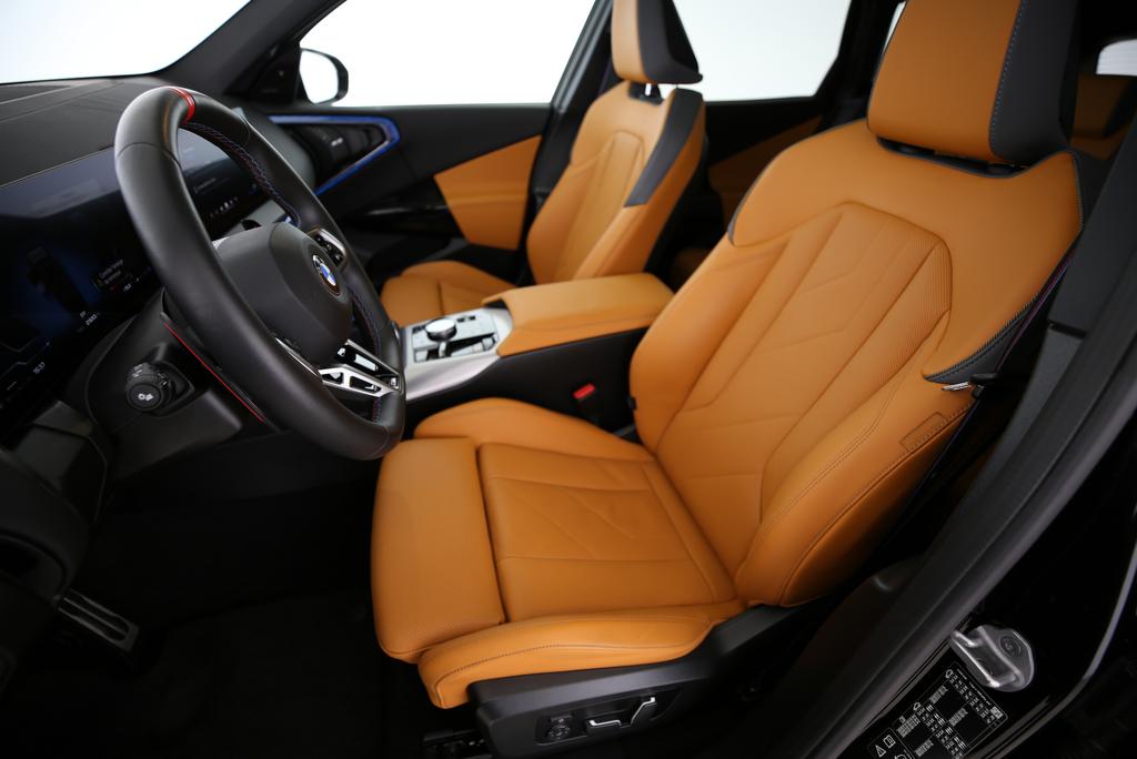 BMW X3 M50i-showroom-element-2