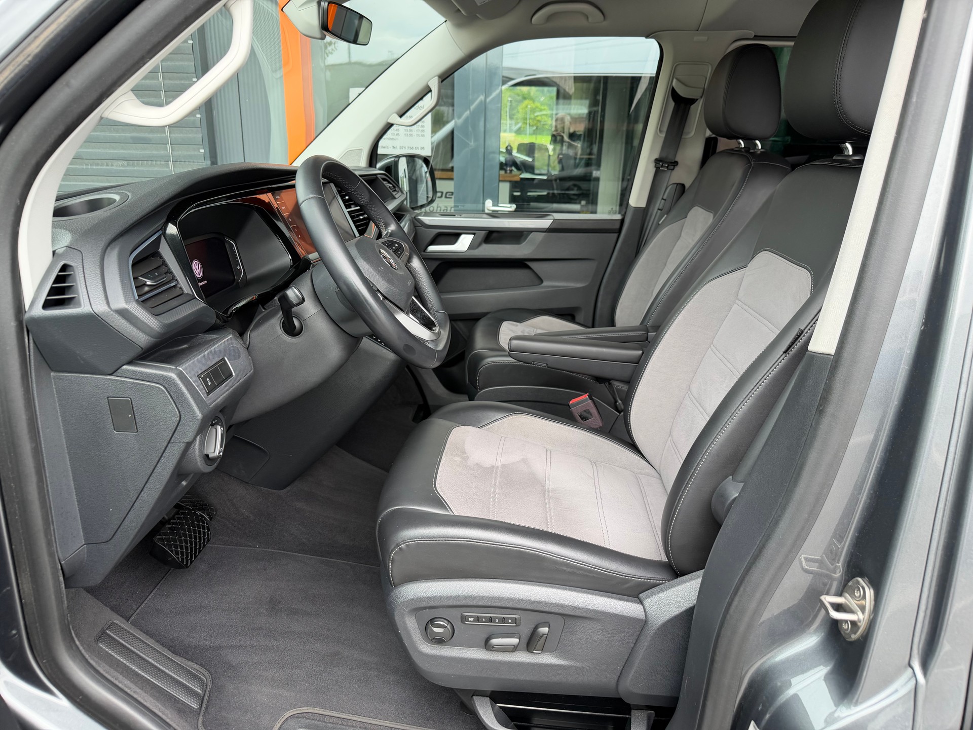 VW T6.1 Multivan 2.0 Bi-TDI Highline 4Motion DSG-image-5
