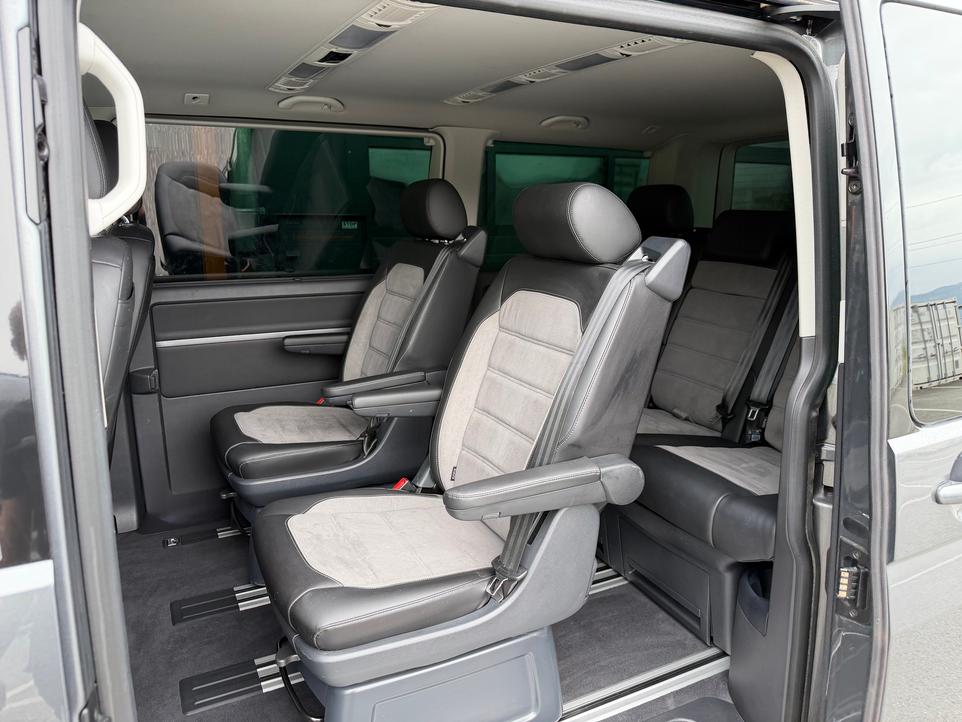 VW T6.1 Multivan 2.0 Bi-TDI Highline 4Motion DSG-image-9