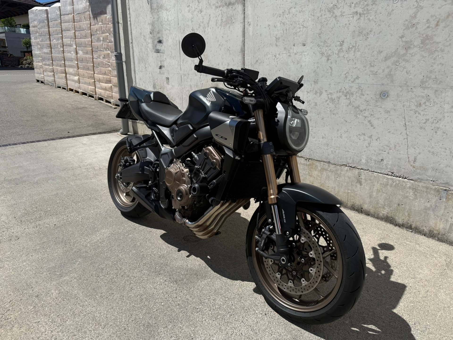 HONDA CB650R-image-1