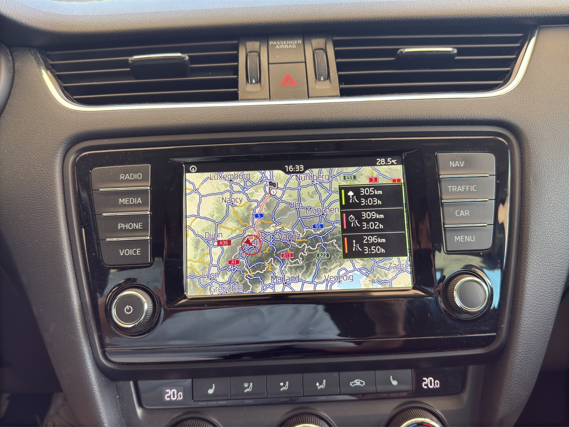 SKODA Octavia Combi 2.0 TDI Ambition 4x4 DSG-image-10