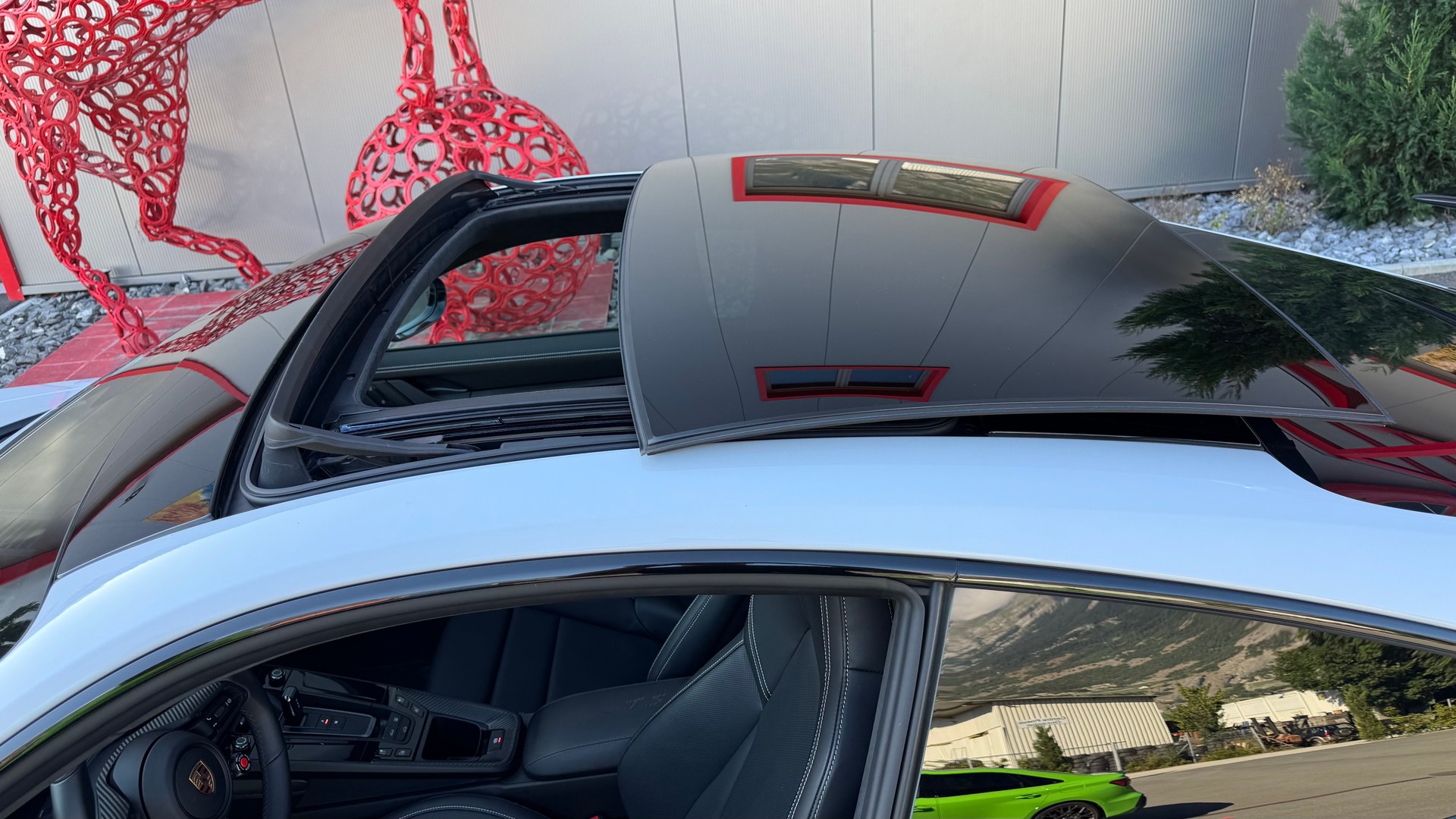 PORSCHE 911 Carrera 4 GTS PDK essence/électrique/ Hybride-image-18