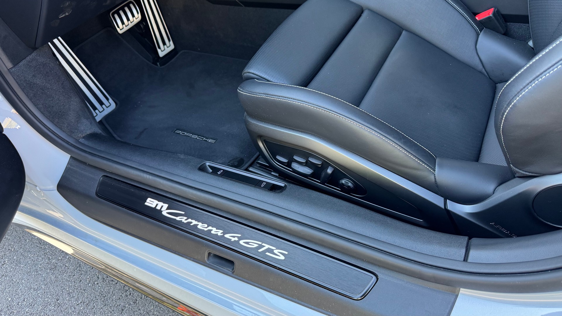 PORSCHE 911 Carrera 4 GTS PDK essence/électrique/ Hybride-image-23