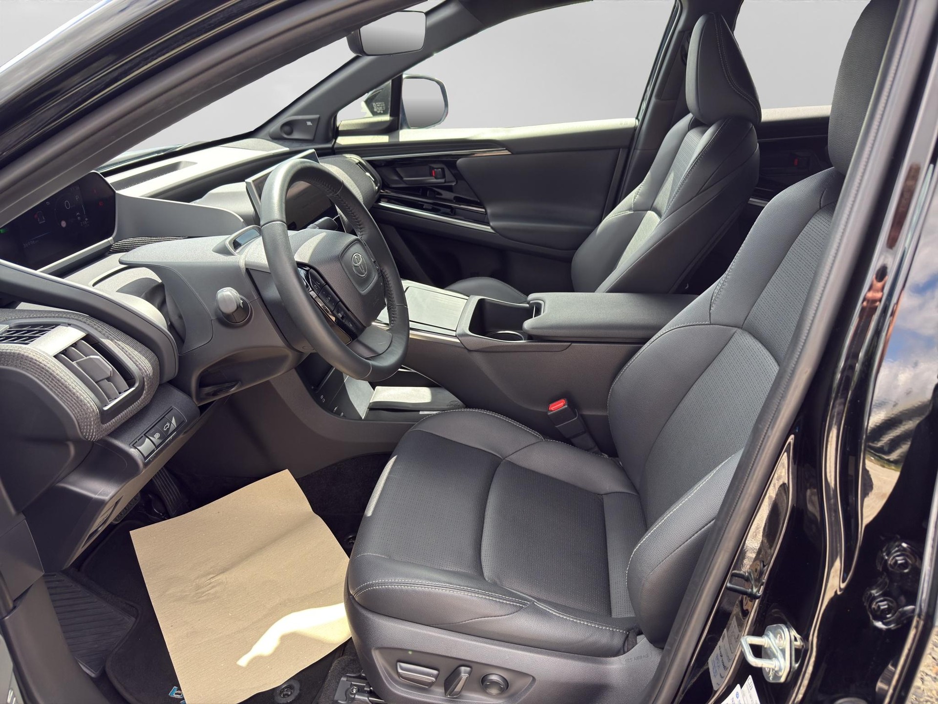 TOYOTA bZ4X Premium AWD-showroom-element-3