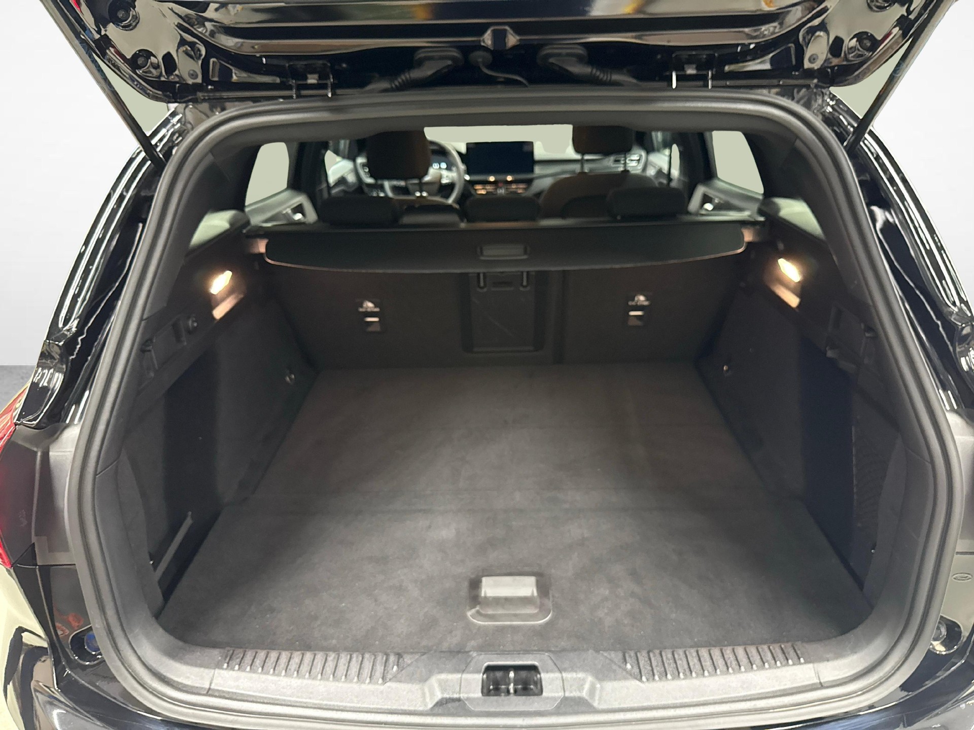 FORD Focus Station Wagon 1.0i EcoB Hybrid 125 ST-Line X-image-11
