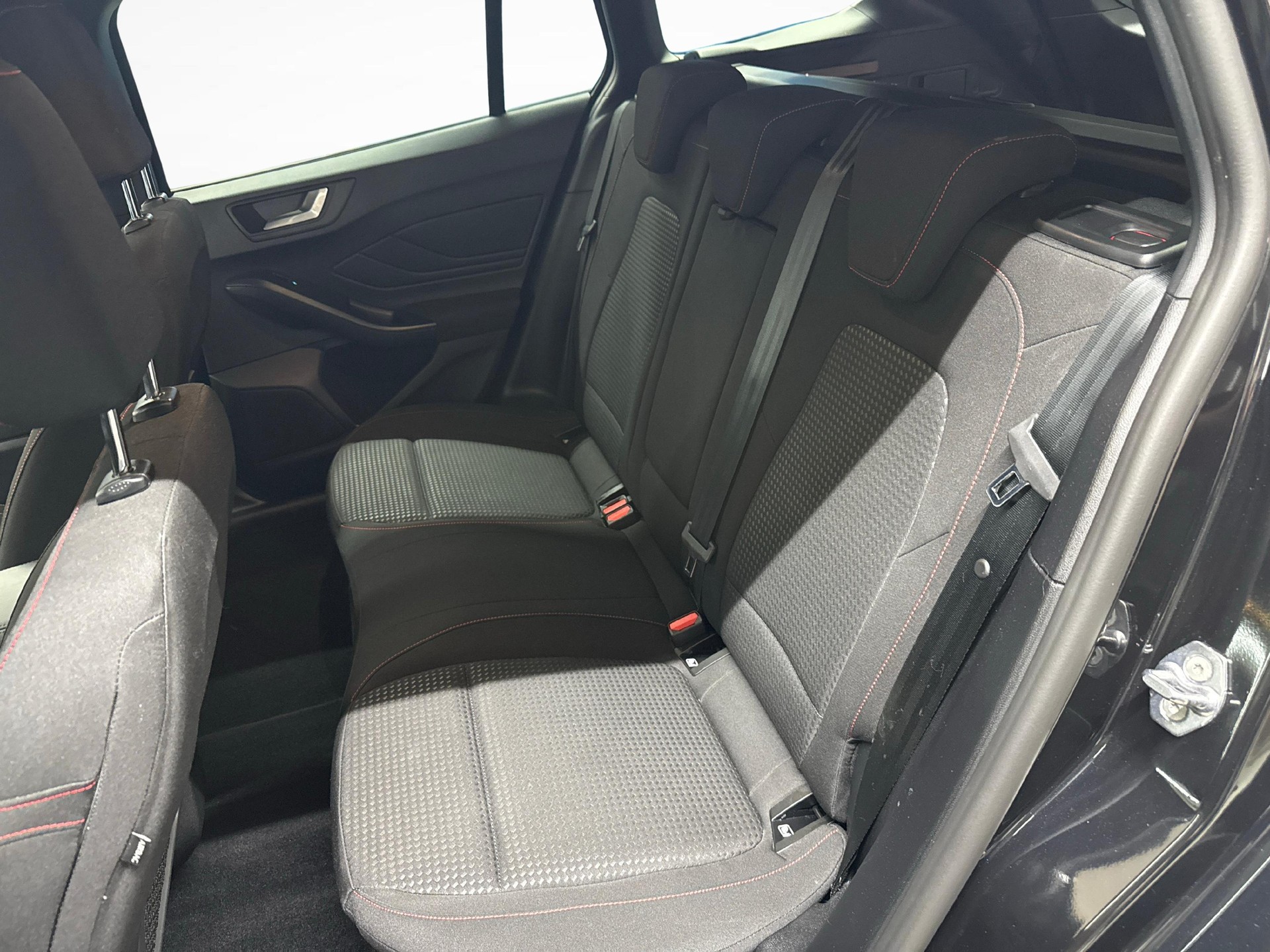 FORD Focus Station Wagon 1.0i EcoB Hybrid 125 ST-Line X-image-10