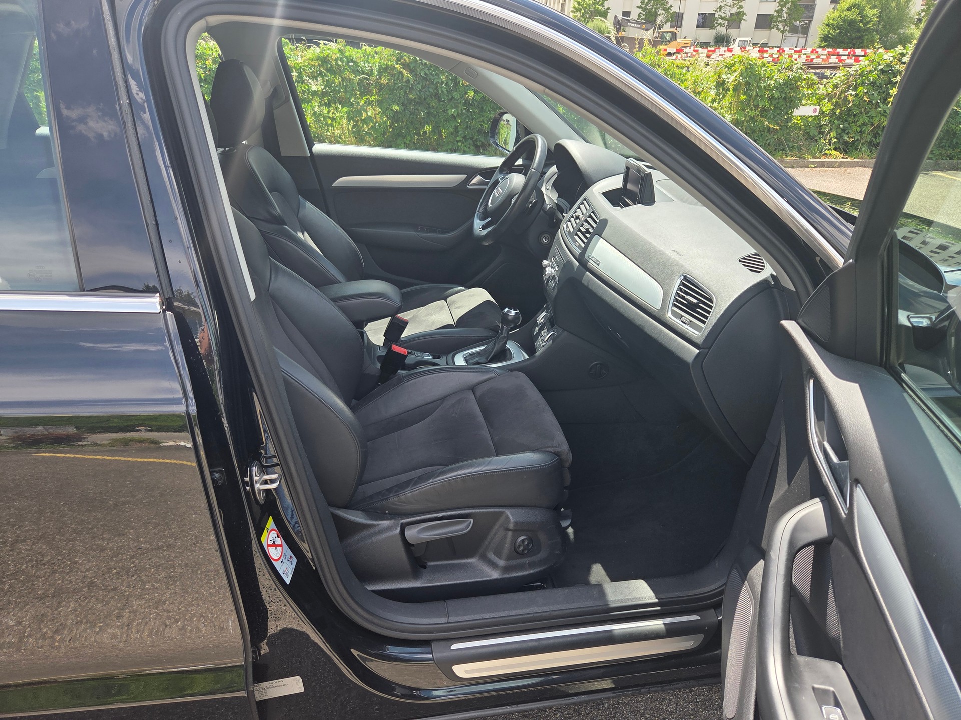 AUDI Q3 2.0 TDI quattro S-tronic-image-13