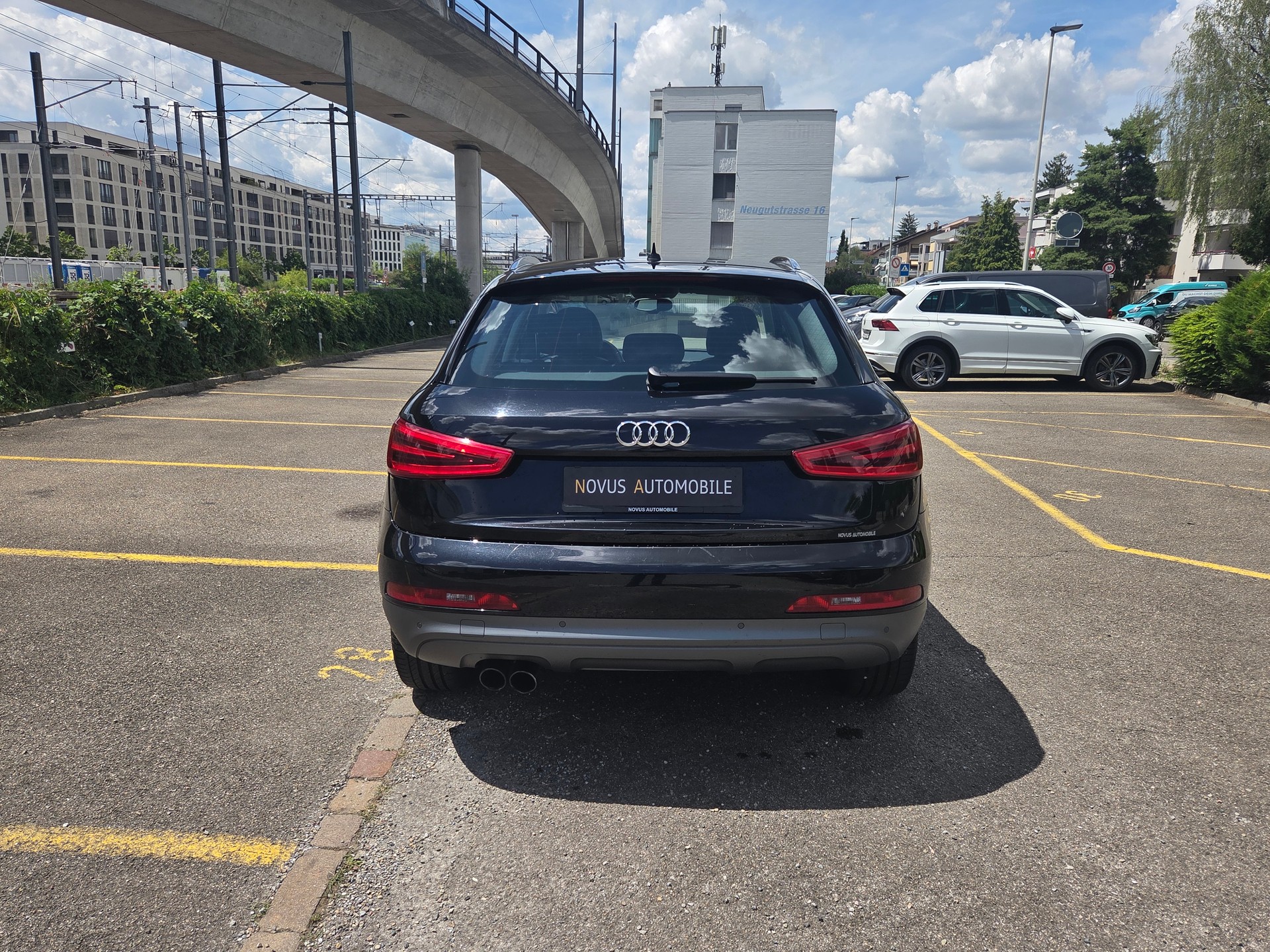 AUDI Q3 2.0 TDI quattro S-tronic-showroom-element-3