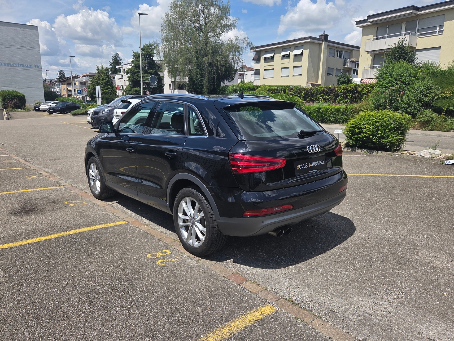 AUDI Q3 2.0 TDI quattro S-tronic-showroom-element-2