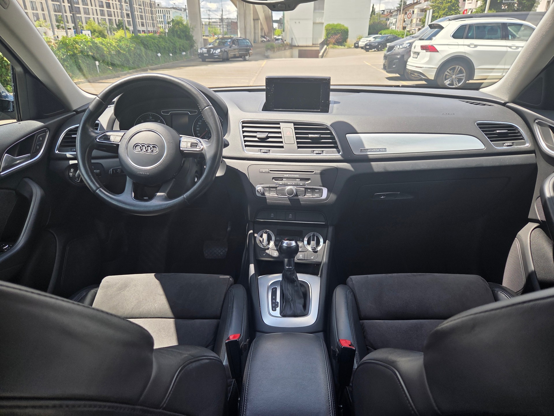 AUDI Q3 2.0 TDI quattro S-tronic-image-14
