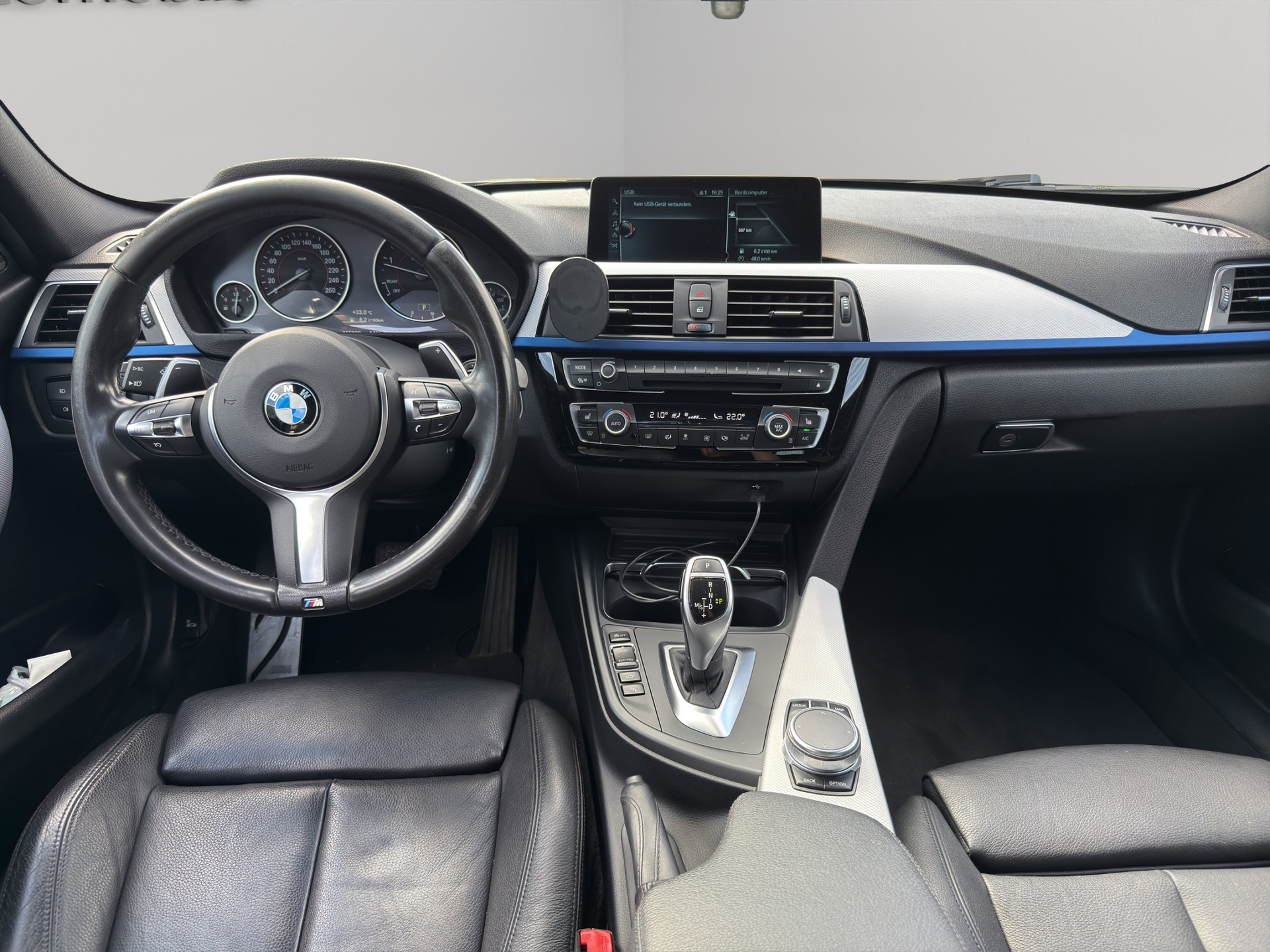 BMW 320d xDrive Touring M Sport Line Steptronic-image-8
