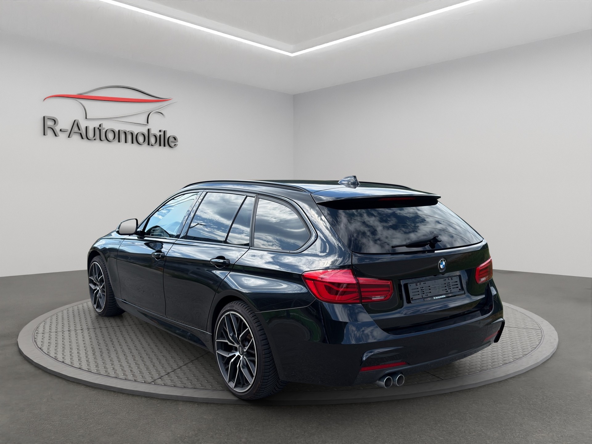 BMW 320d xDrive Touring M Sport Line Steptronic-image-2