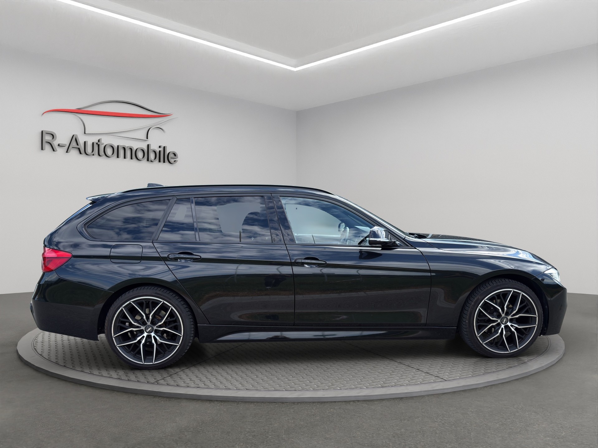 BMW 320d xDrive Touring M Sport Line Steptronic-image-5
