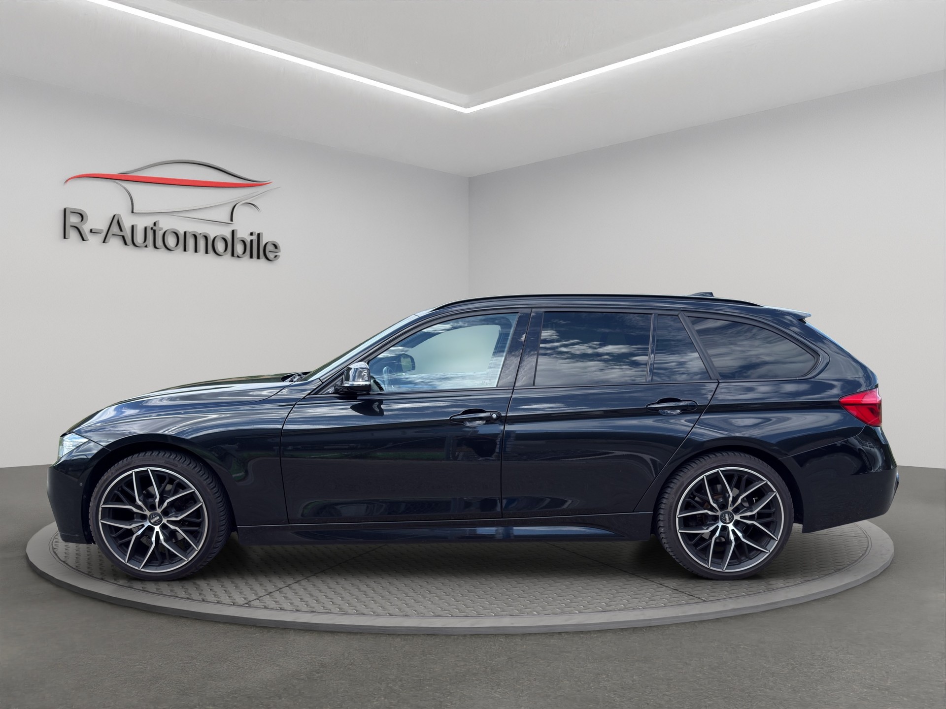 BMW 320d xDrive Touring M Sport Line Steptronic-image-1