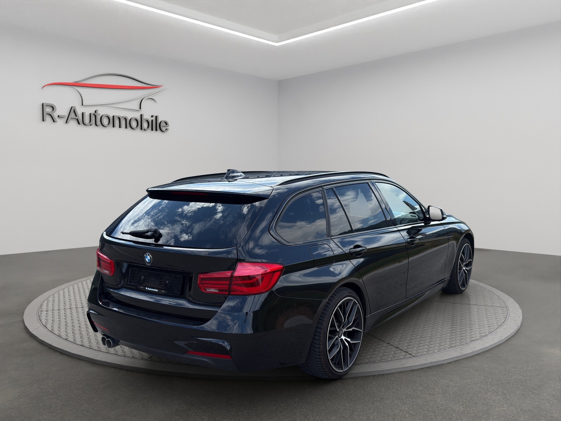 BMW 320d xDrive Touring M Sport Line Steptronic-image-4