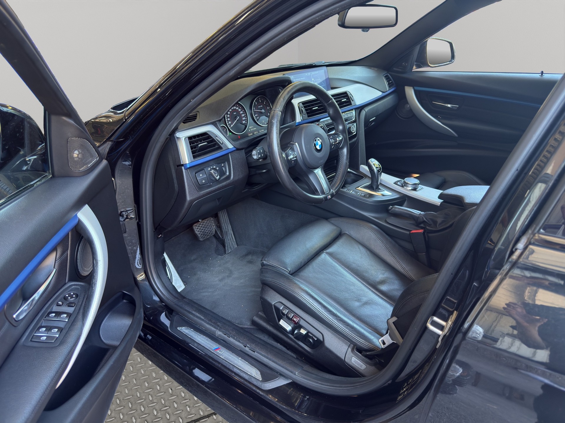 BMW 320d xDrive Touring M Sport Line Steptronic-image-9